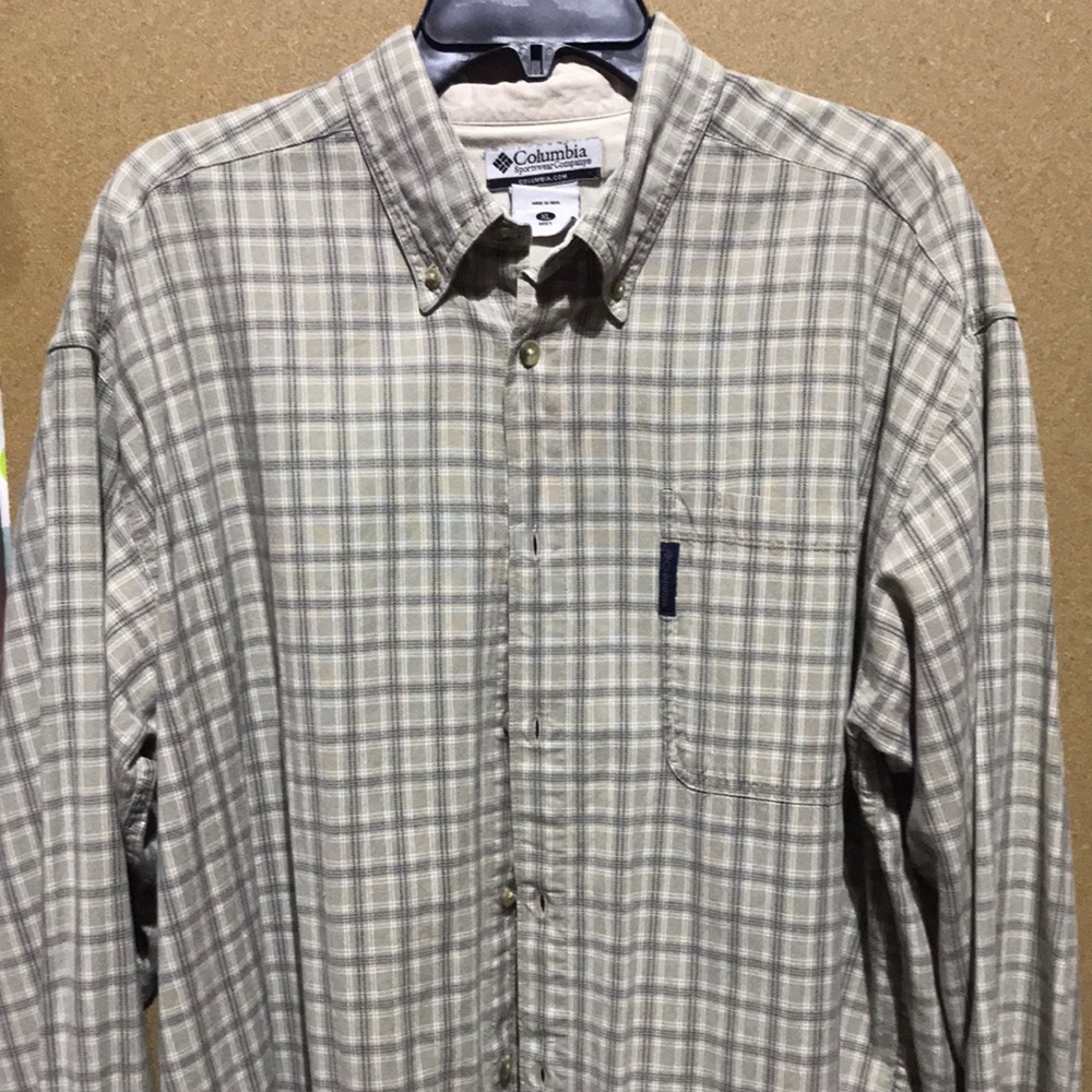 Columbia men’s gray with gray and white stripes long sleeve shirt (size XL)